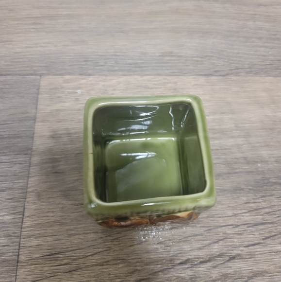 Small Green Square Pot with Butterfly - Picture 5 of 5
